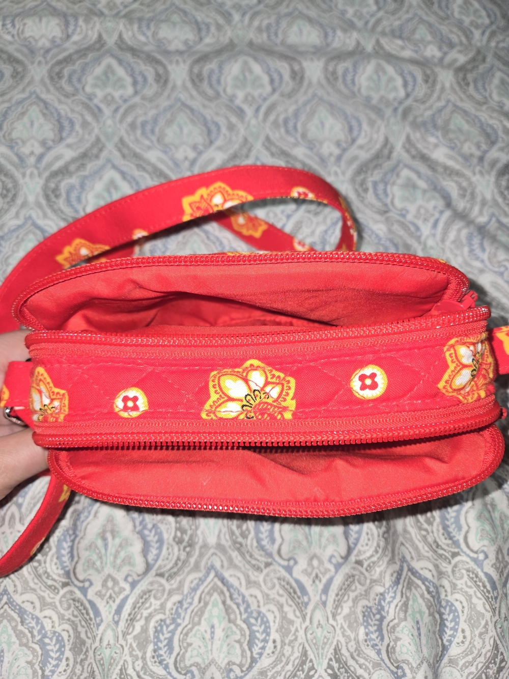 Vera Bradley Red Quilted Floral Kansas City Chiefs Crossbody - Picture 3 of 4